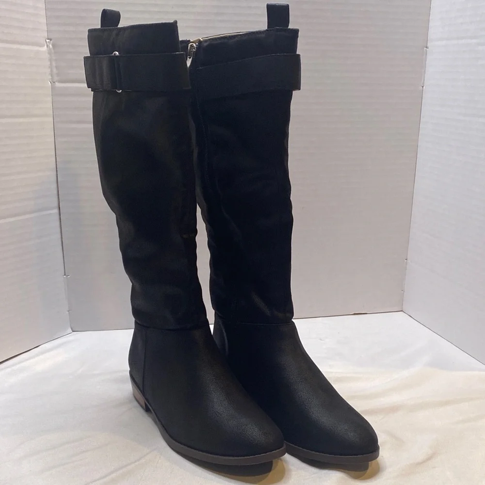 Journee Collection LELANNI KNEE-HIGH BOOTS IN VEGAN LEATHER‎